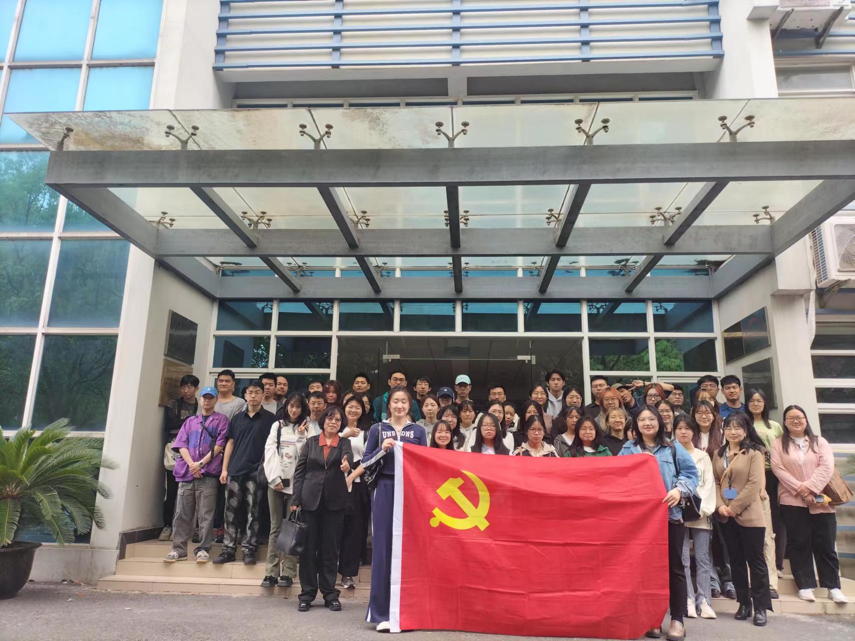 食品系师生在上海市农业科学院上海束能辐照技术有限公司参加党团活动